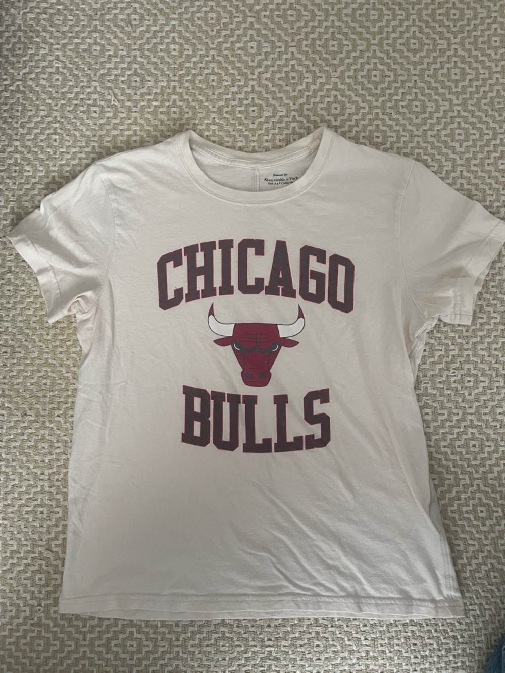 Abercrombie & Fitch Cream Chicago Bulls T-Shirt
